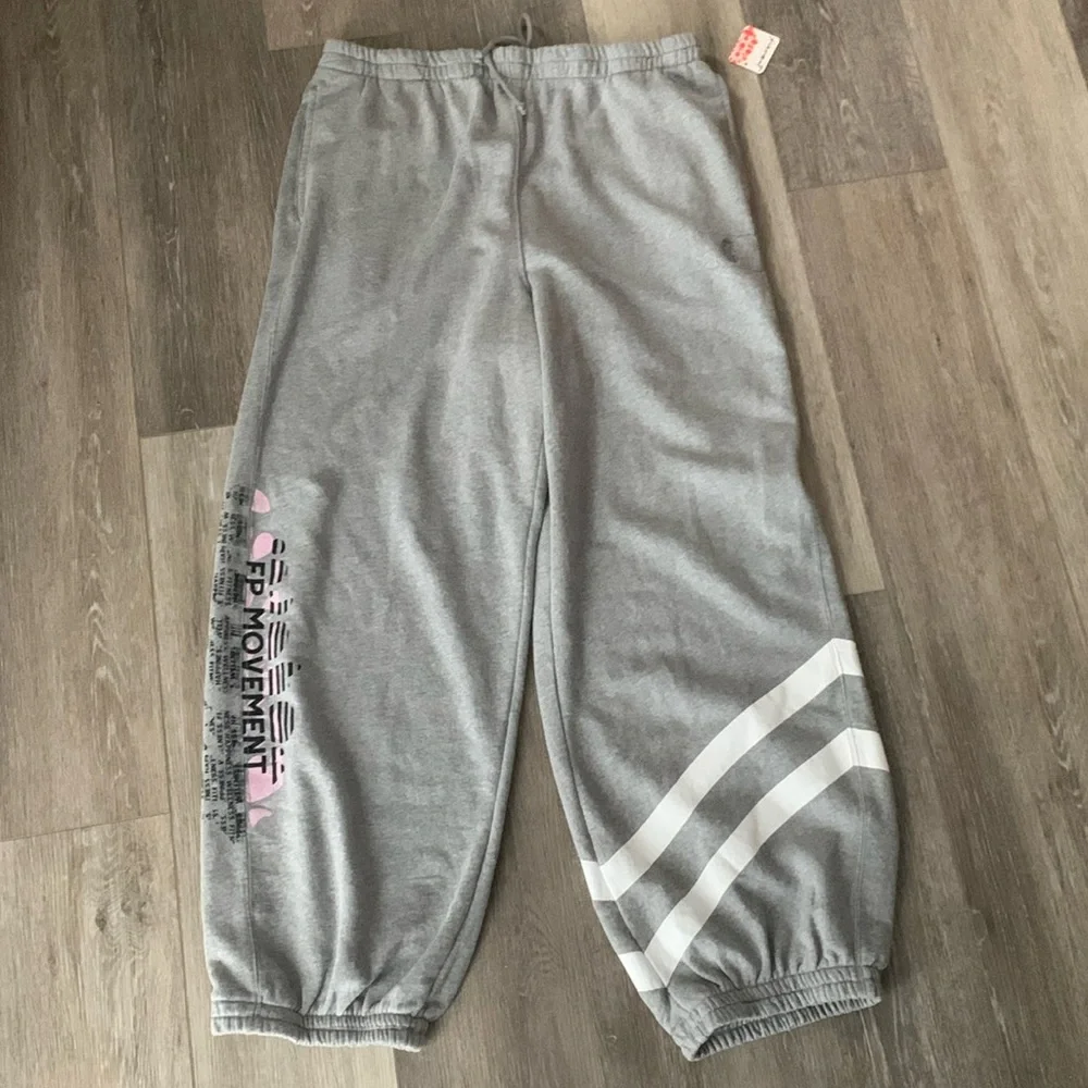 FP MOVEMENT All Star Logo Jogger Pants NWT Heather Gray Pink Black - Picture 5 of 10